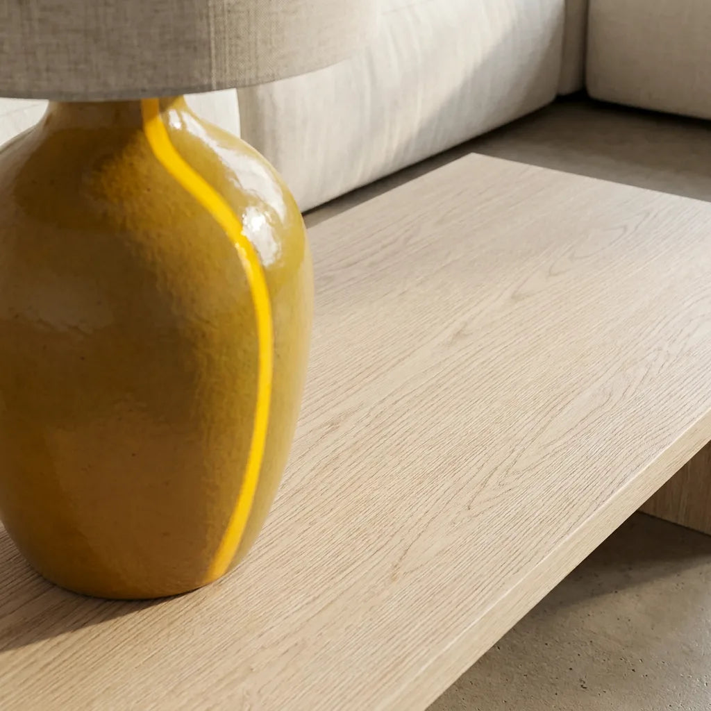 Dettaglio ceramica e legno di quercia chiaro